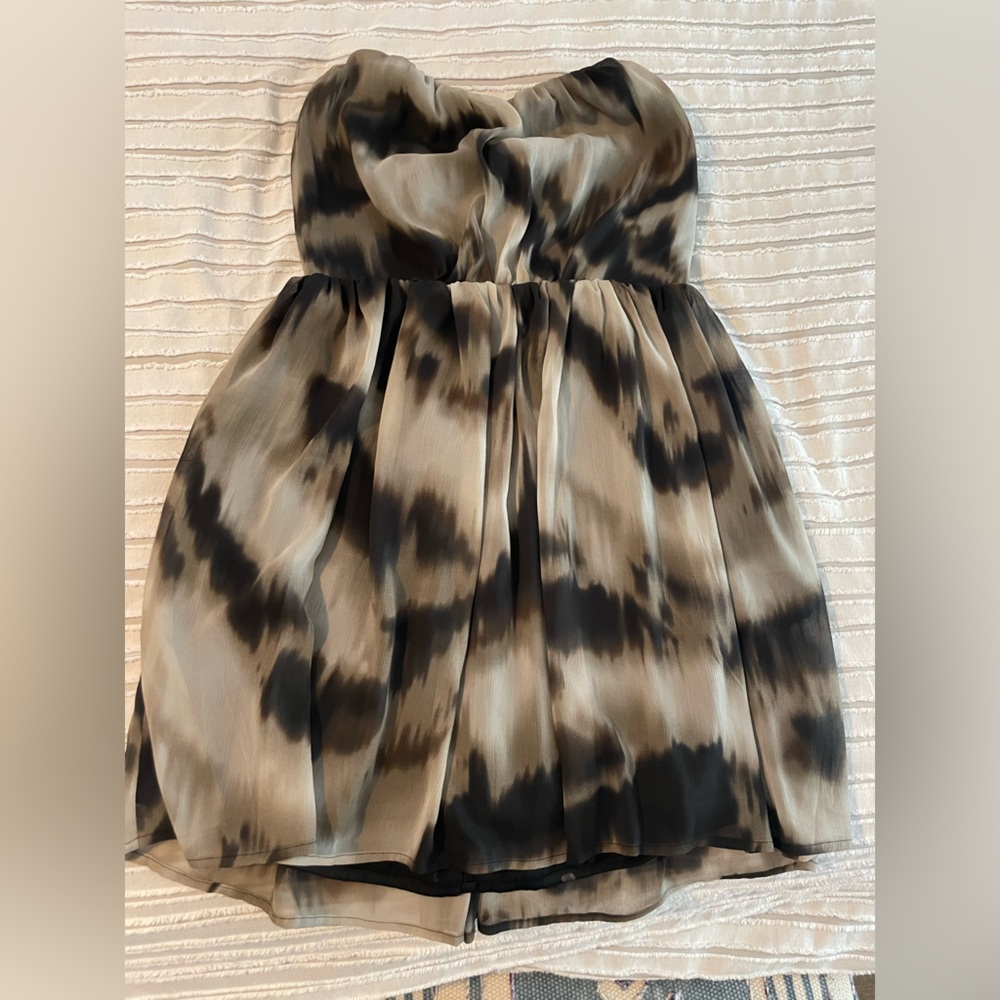 Strapless short dress. ADORABLE. In both dark and light tones. Very flattering.